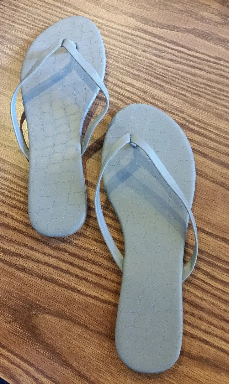 9 Pairs Flip-Flop Sandals with Crocodile-Embossed Footbed