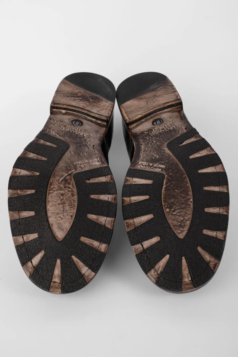 ASTON cigar-brown chukka boots.