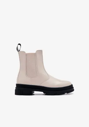 Beige Chelsea Boots B&W