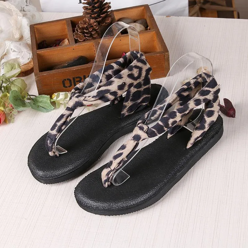 Chicvane Leopard Printed Clip Toe Flat Sandals
