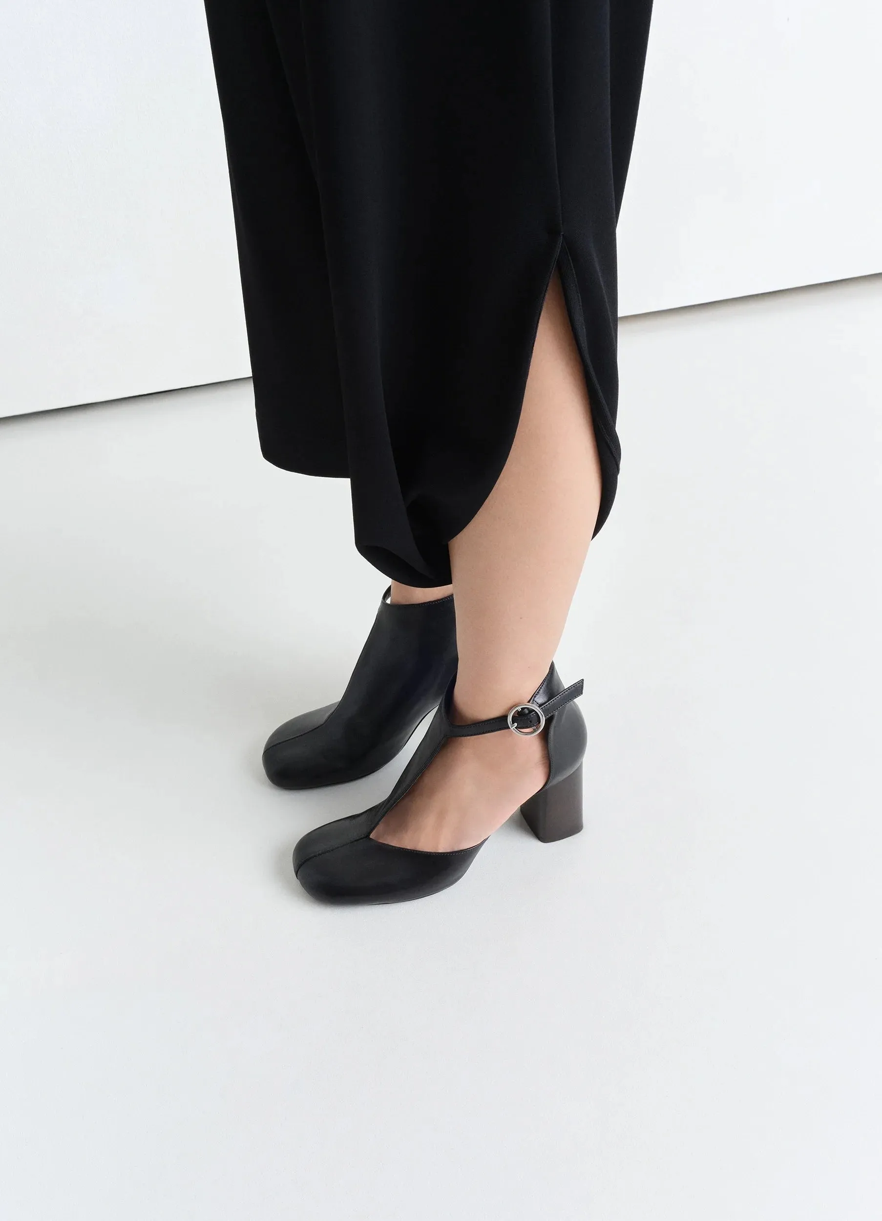 CUT OUT ANKLE BOOTS