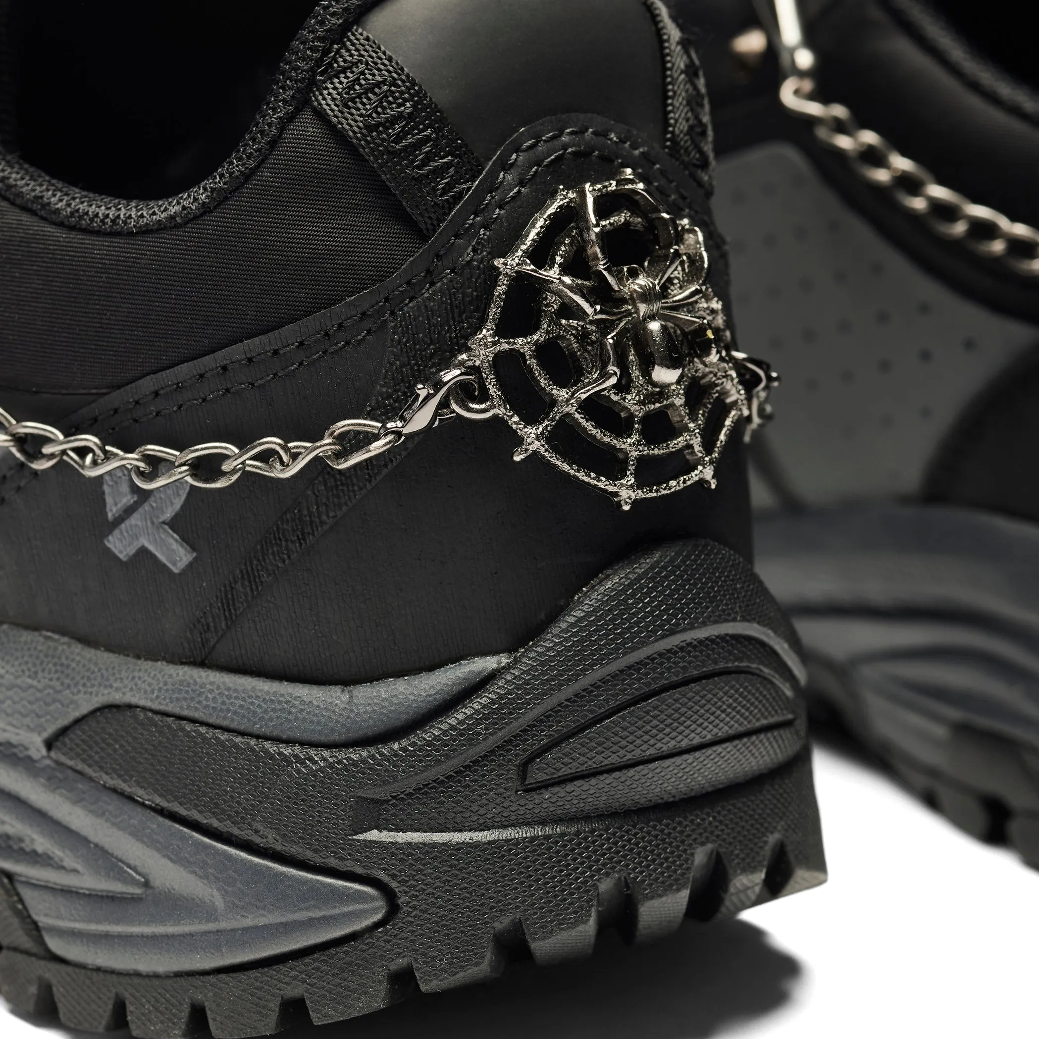 Wandering Spider Spiked Men's Hiking Shoes