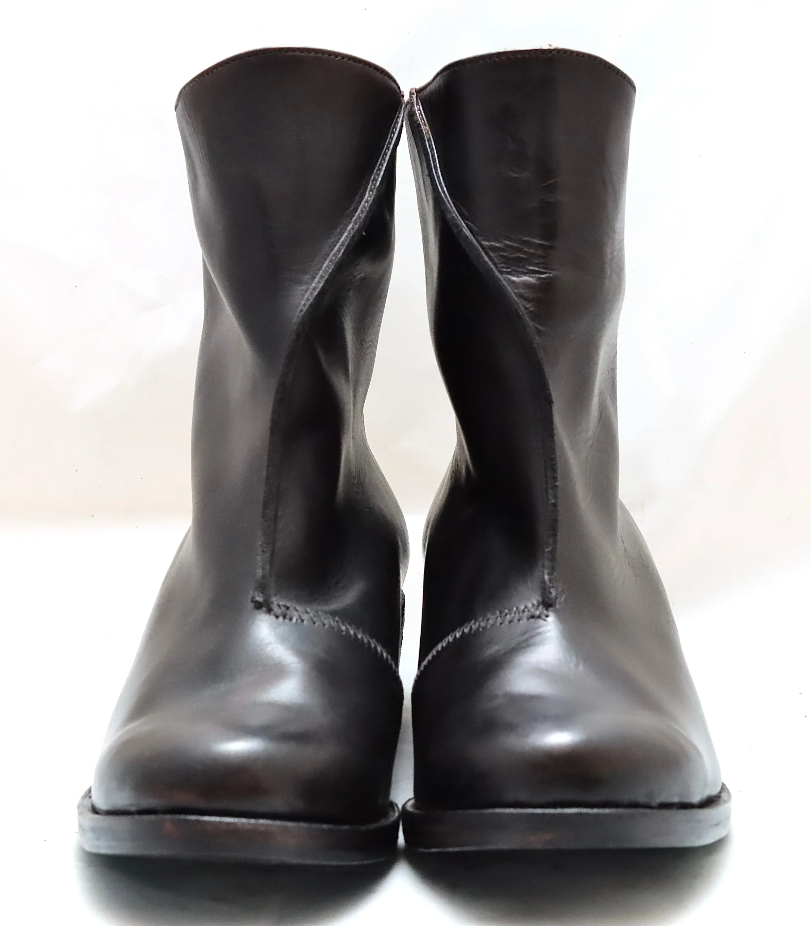 Zip back boot  | Choc black  | Calf